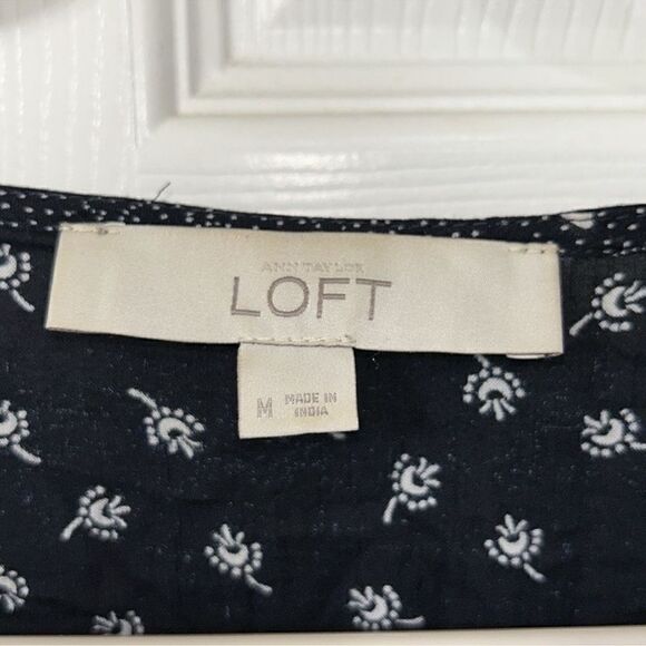 Loft Blue & White Floral Print Flowy Top(Size Medium) - Picture 4 of 6